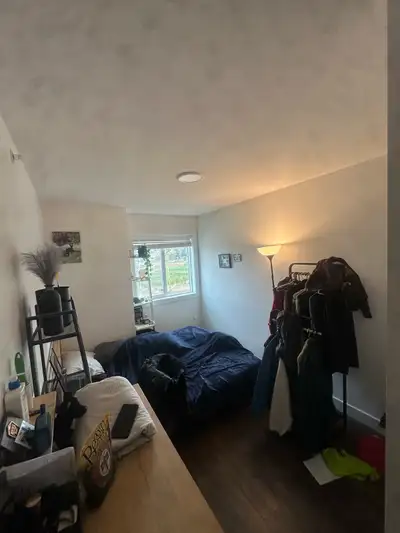 Private room fully furnished. Hi! We’re looking for a roommate to join us in our newly built townhou...