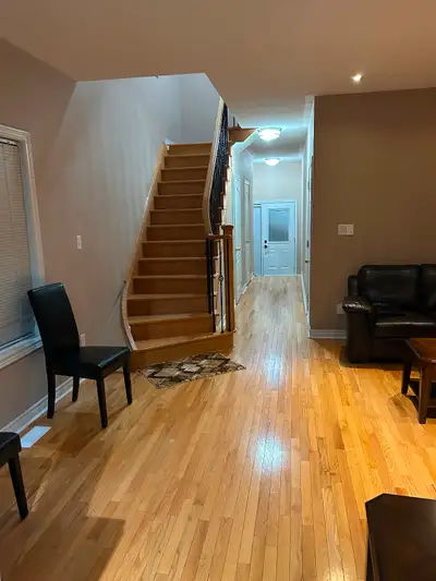 2 Bright and spacious rooms for rent in Newmarket