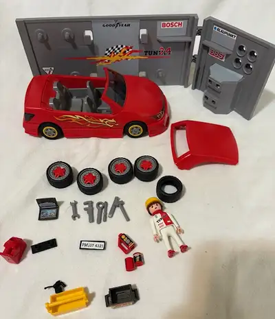 Play Mobile Mechanics Shop & Car Great Condition Interchangeable wheels, tools, convertible roof