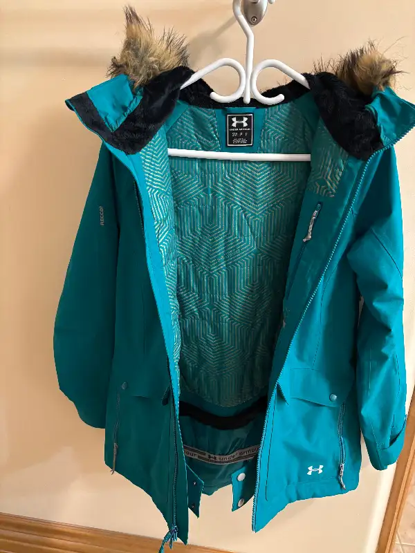 Under Armour Woman’s Winter Jacket Size Small in Women's - Tops & Outerwear in Oakville / Halton Region - Image 4
