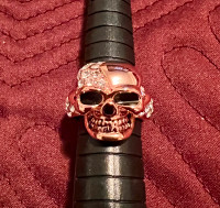 New, Rose gold skull ring Sz 5.5