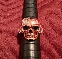 New, Rose gold skull ring Sz 5.5