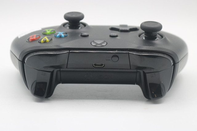 Xbox Core Wireless Gaming Controller – Carbon Black (#37998-2) dans XBOX One  à Ville d’Halifax - Image 2