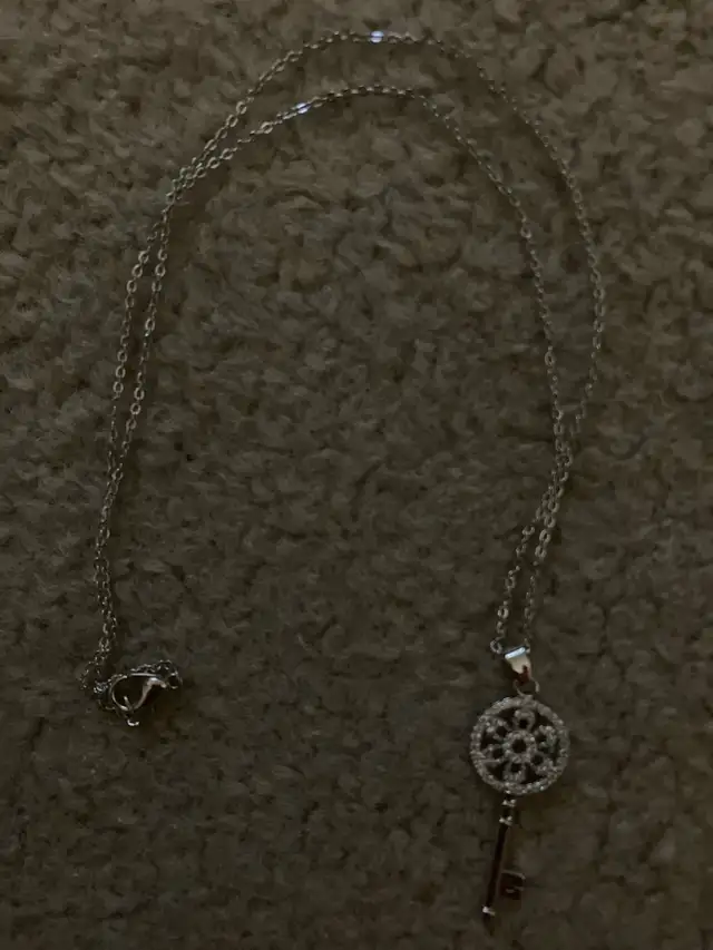 Silver-Tone Key Pendant Necklace not sterling silver 