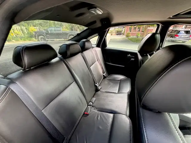 2010 Ford Focus SEL * Low Kms * Automatic 575591432680919047