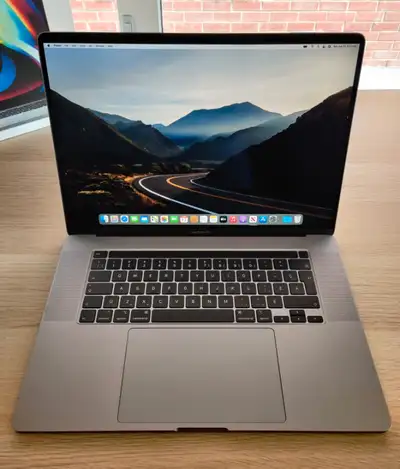 MacBook Pro (16-inch, TouchBar, 2019) (i7, 16GB, 512GB)
