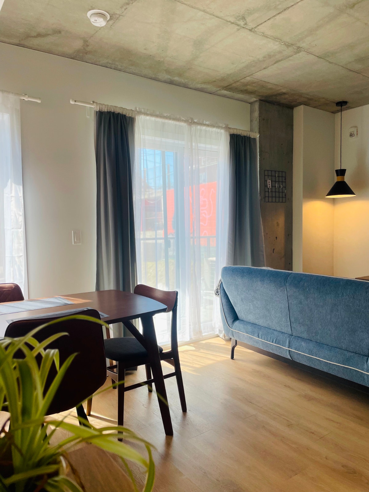 Loft 3 1/2 neuf au coeur du centre-ville, à proximité de tout! — photo 2