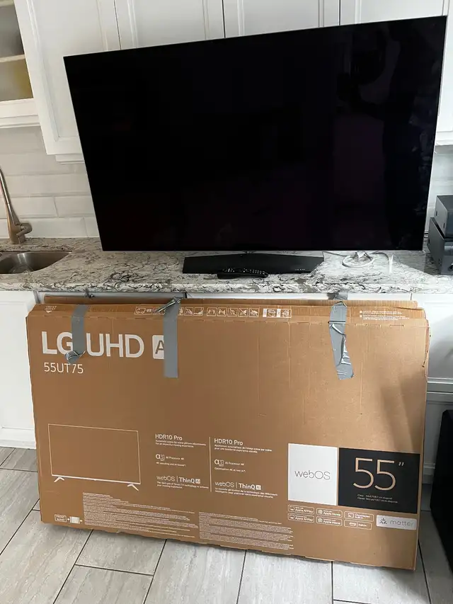 LG OLED tv/ needs repair in TVs in Gatineau - Image 2