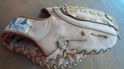 Vintage Baseball Glove, Expos, 5526, Professional Model, View more