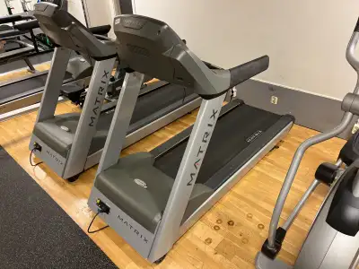 Commercial grade Treadmill Matrix T3X-04 Works extremely well, robust, good for high speed run or el...
