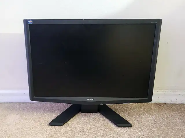 Acer 19" Computer PC VGA Display Monitor in Monitors in City of Toronto - Image 2