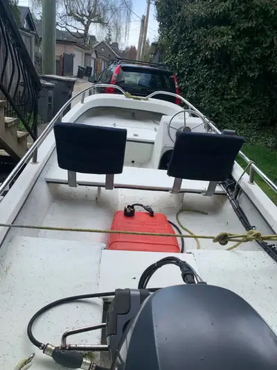 Tender or Dinghy, center steering, double hull, Yamaha 20HP outboard, power start, power lift, snap...
