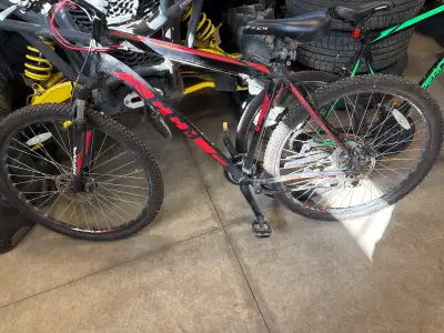 Selling a PCM Exeller bike that's ready for new adventures! This mountain bike is perfect for trails...