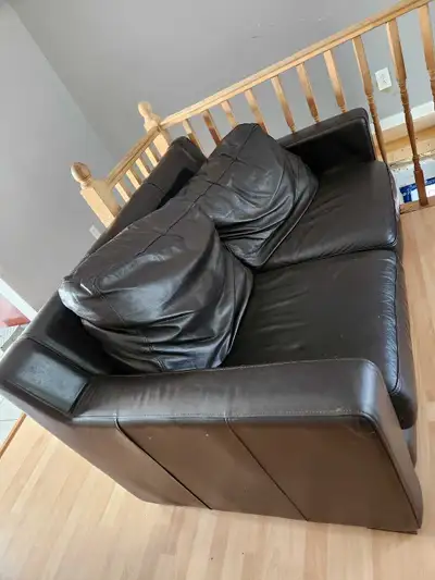 Deux Sofa 2 place vrais cuire , View more