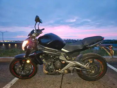 Moto très propre, rien à faire dessus. Prêt pour la saison. 2 pneus neufs, chaîne et spockets neufs...