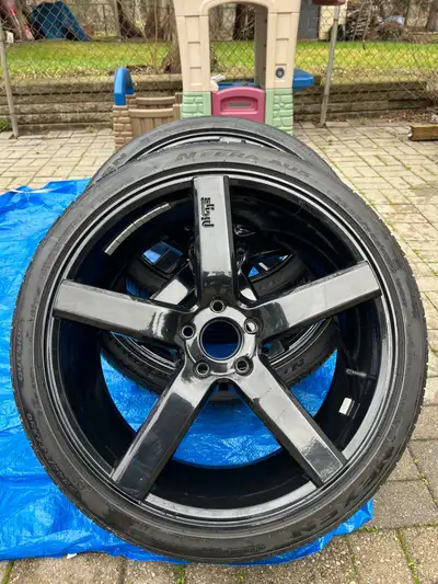 Perfect Condition! Used for one summer! Tires 90%! 5x114.3 245/35/20 1400 obo