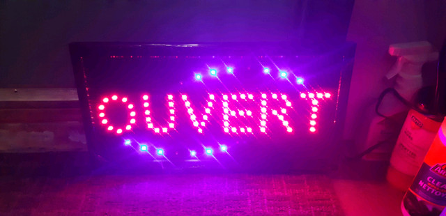 Enseigne lumineuse OUVERT, pancarte ouvert restaurant dans Autres équipements commerciaux et industriels  à Laval/Rive Nord
