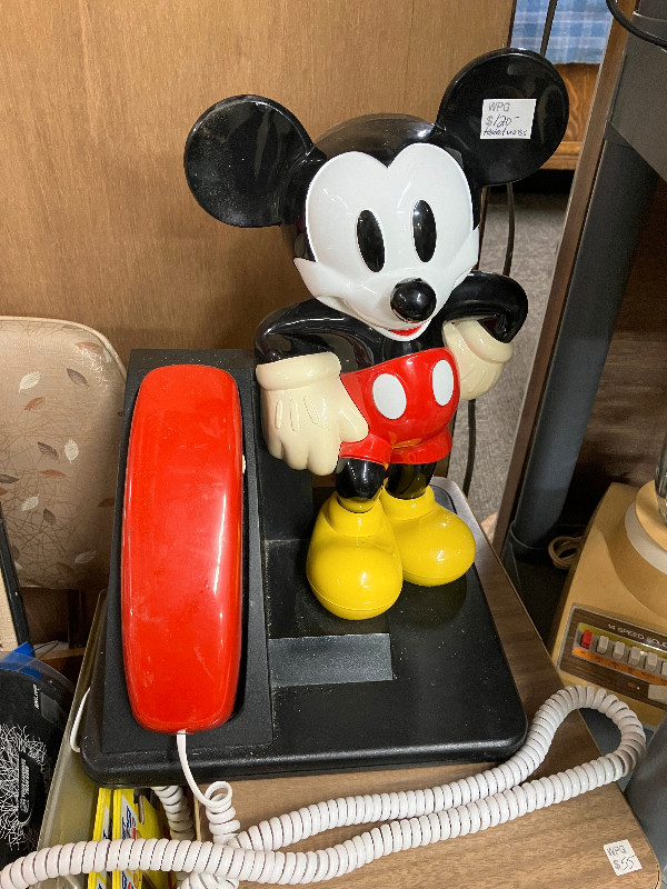 ★ Mickey Mouse Telephone @ Forks Antique Mall ★ dans Téléphones résidentiels et répondeurs  à Winnipeg