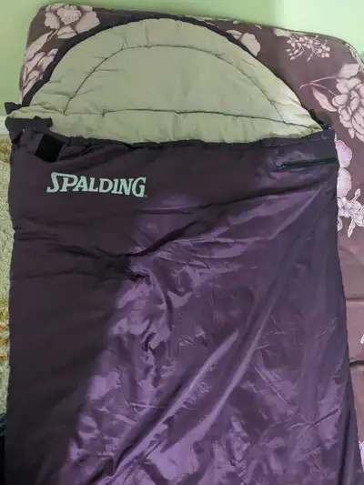Spaulding Adult Long Sleeping Bag – Barely Used, Super Comfy Hey there! Selling this Spaulding adult...