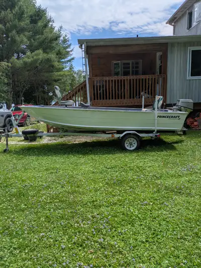 Princecraft Pro Series 162, 16 ft in length, in excellent condition, no leaks, totally refurbished,...