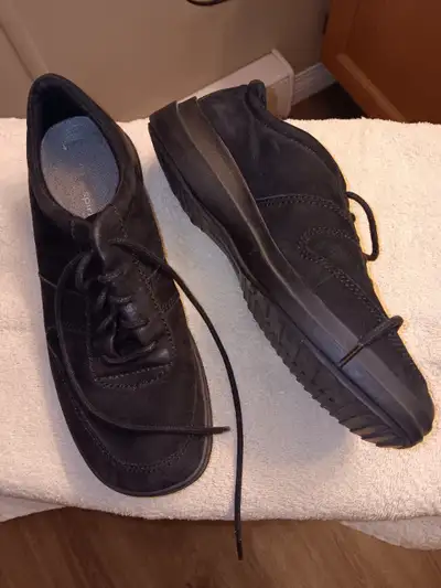 Women’s Casual Walking Suede Shoes (Easy Spirit) – Size 7, View more