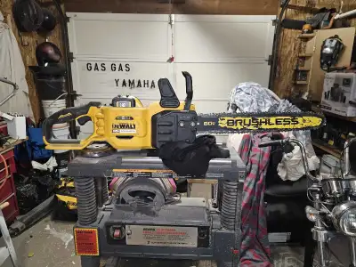 Dewalt chainsaw & 9ah battery, View more