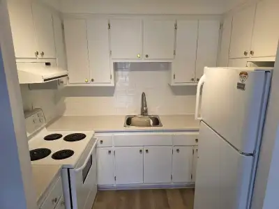 • 3 1/2 Style condo • 1er étage • Construction en béton • Bien isolé • Bien insonoriser • Immeuble p...