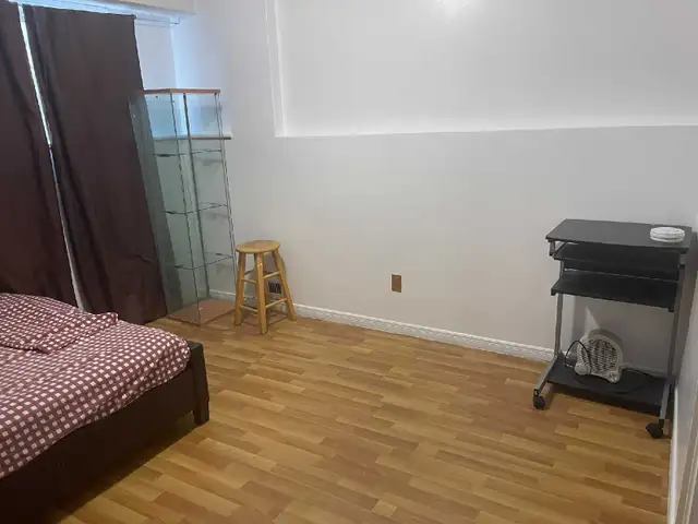Private Basement Suite – Shared Kitchen – Separate Entrance