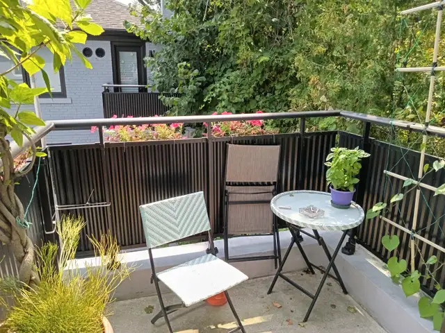 Large bedroom in amazing  apartment at Avenue Road & Lawrence W in Room Rentals & Roommates in City of Toronto - Image 9