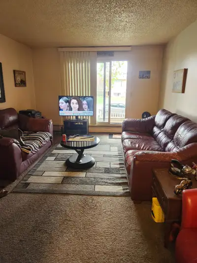 Roommate wanted! Responsible, reliable. This is a motorcyle home so there will be loud bikes, smokin...