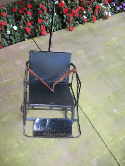 This child's cart is in excellent condition. Great for display. Hard to find.