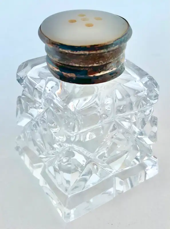 Antiquity 1950 Collection Salt and pepper shaker set in crystal63436969840129121