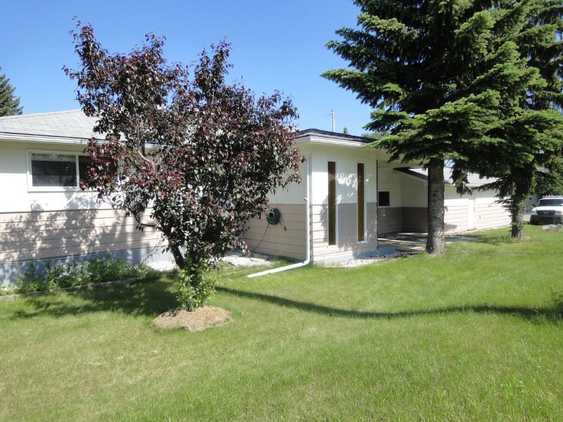 3 Bedroom home for rent in Thorncliffe Long Term Rentals Calgary