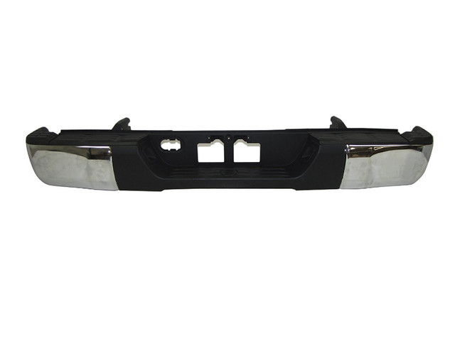 NEUF Pare-Chocs COMPLET Arriere Tundra 2014 Rear Bumper Assy NEW in Auto Body Parts in Longueuil / South Shore