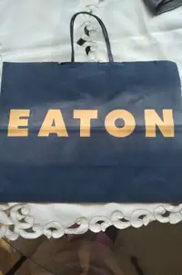 EATON Store Paper Bag - Sac du vieux magasin Eaton