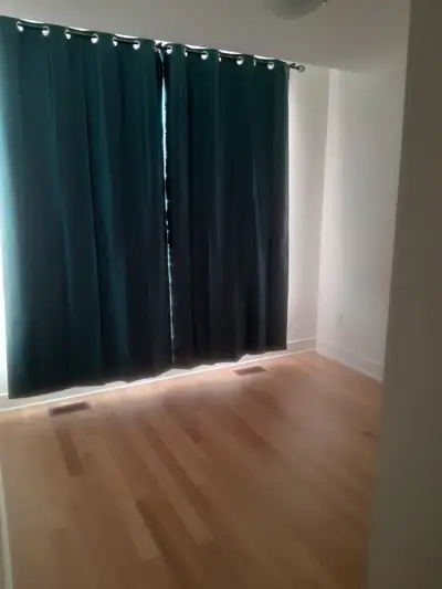 Rooms available for rent in an ideal location in Oakville near Dundas/8th Line. Ideal for working pr...