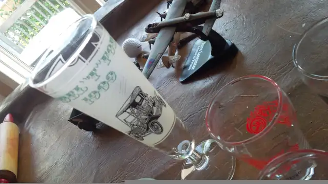 14 Glasses Displaying Vintage Cars in Arts & Collectibles in Stratford - Image 5