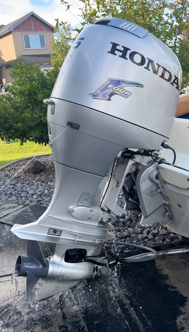 2007 Honda BF75 4 Stroke Outboard with 1983 Larson Open Bow Boat