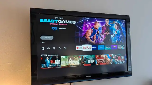 40" Toshiba TV (not smart) in TVs in Laval / North Shore - Image 2