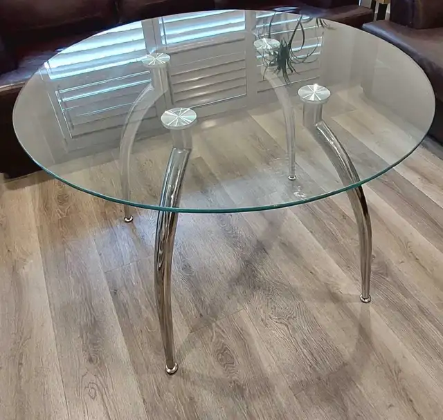 table table in Dining Tables & Sets in Brantford - Image 2