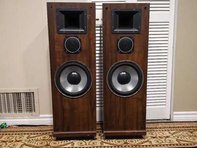 pair of sansui speakers model S-61c in Speakers in Mississauga / Peel Region - Image 2