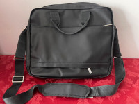 LAPTOP  MESSENGER BAG, WATERPROOF EXTERIOR, UP TO  15.6 INCH