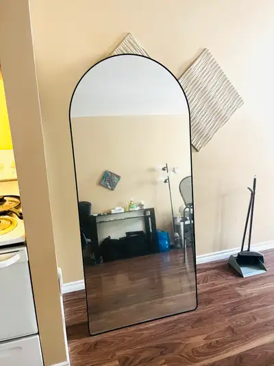Large Arched Full-Length Mirror – Excellent Condition, View more