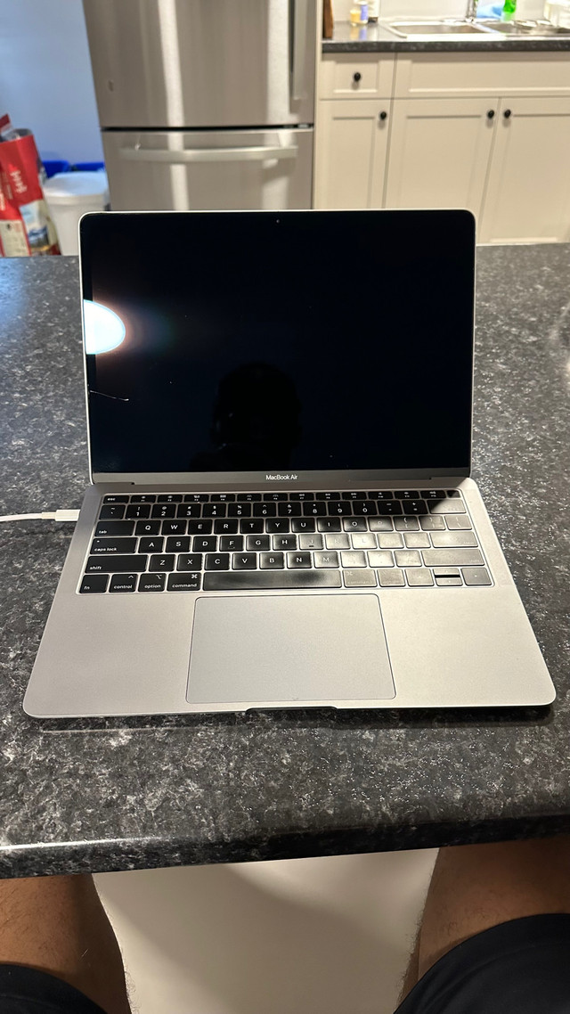 2018 Macbook Air 13.3" Dual Core Intel i5 in Laptops in Trenton - Image 4
