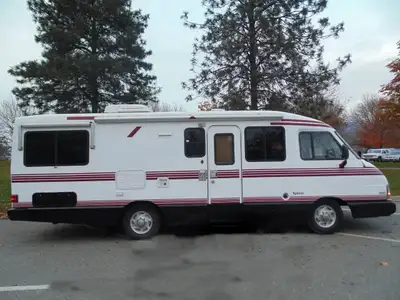 1990 model XMC XPLORER Extremely Rare Motorhome!!! Only 25' long. Produced in very limited numbers.....