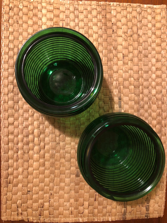 MCM Pair Emerald Green Glass Beehive Humidor/Vase/Planters in Arts & Collectibles in City of Toronto - Image 2