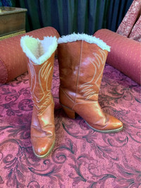 Vintage 1970s faux leather and lined cowgirl boots size 6.5