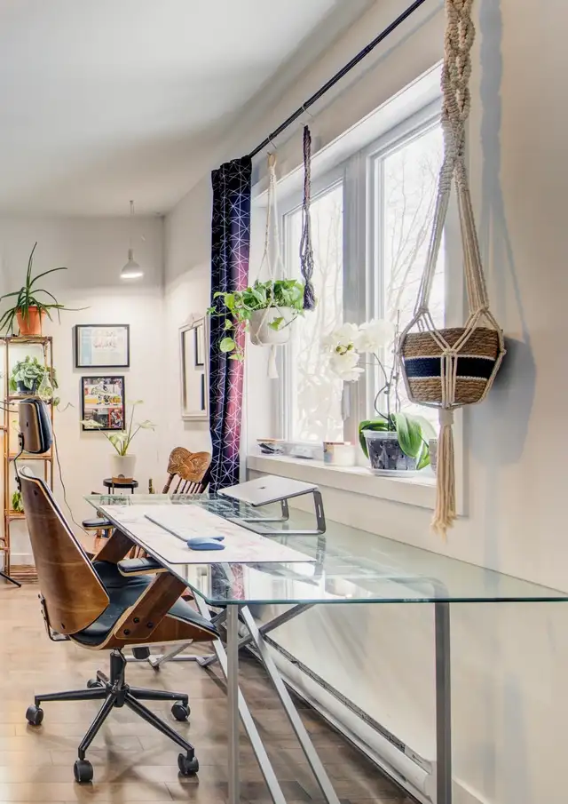 Bureau et chaise in Desks in Longueuil / South Shore - Image 2