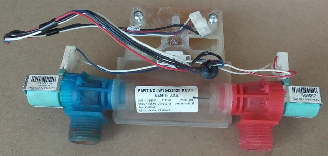 Whirlpool Washer Water Valve - W10423125 REV F in Washers & Dryers in St. Catharines