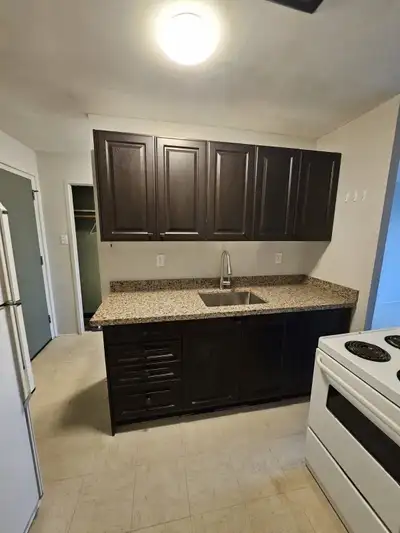 NOVEMBER FREE RENT Must call John at 416-705-9077. Do not send messages here they will not be respon...